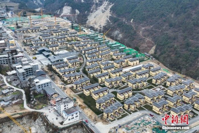 圖為2月1日，瀘定磨西鎮震后重建的安置小區。(無人機照片)<a target='_blank' href='/'><p  align=