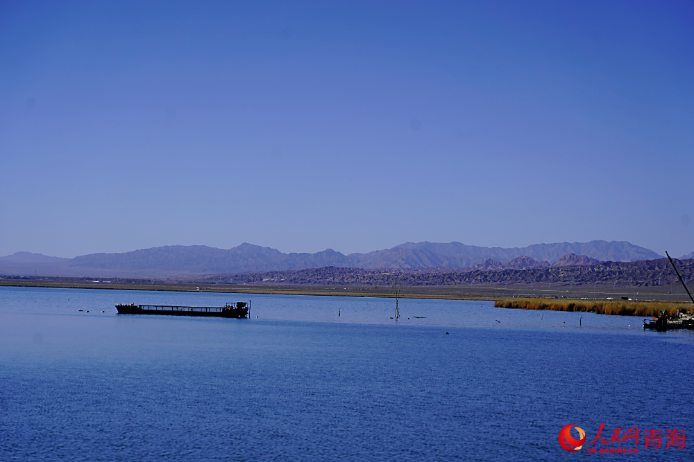 可魯克湖秋色如畫。人民網 陳明菊攝