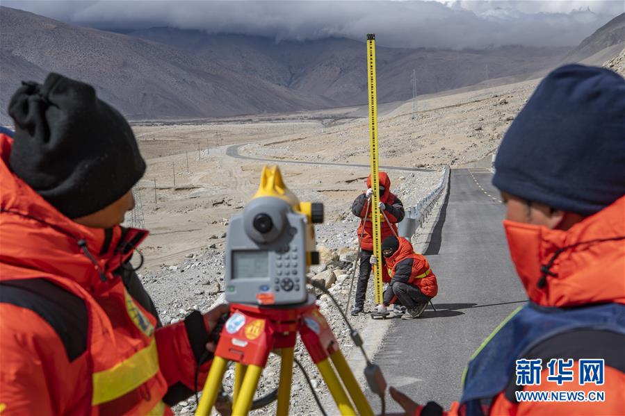 （新華全媒頭條·圖文互動）（10）往更高處長、往長春北京方向移動——來自海拔8848.86米的報告