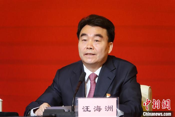 汪海洲在發布會上介紹西藏自治區黨史學習教育開展情況?！∪轿木?攝