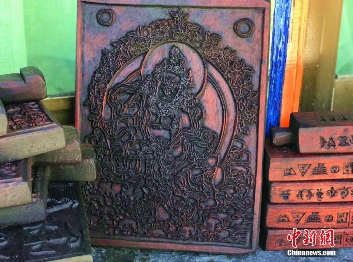 圖為普松雕刻技藝傳承人嘎瑪曲扎創作的雕刻作品。 <a target='_blank' ><p  align=