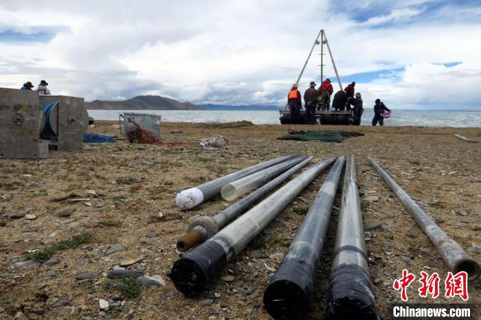 科考隊(duì)員從巴木錯(cuò)采集的科研樣品。　<a target='_blank' ><p  align=