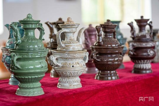 【走進鄉村看小康】西藏塔巴村：村美陶美人更美