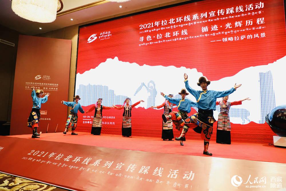 文藝表演。人民網 次仁羅布攝