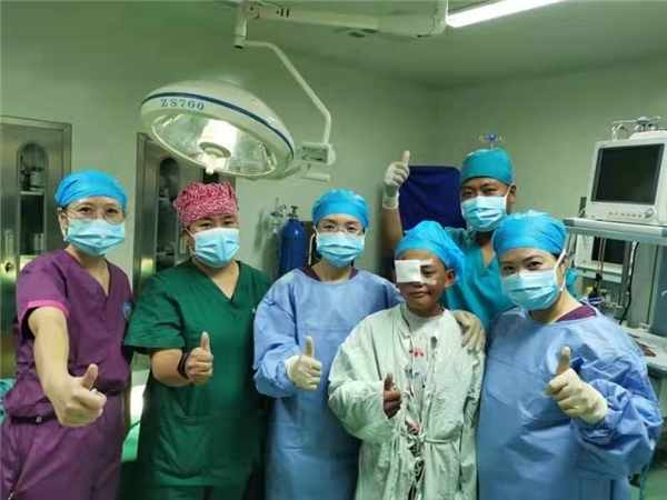“點亮明眸”援藏斜視手術醫生楊英：穿上戰袍去戰斗
