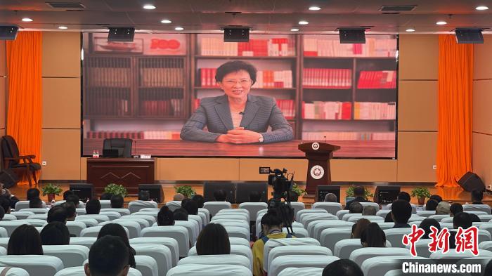 中國數(shù)百名專家學(xué)者齊聚共商西藏“穩(wěn)定、發(fā)展、生態(tài)、強(qiáng)邊”四件大事