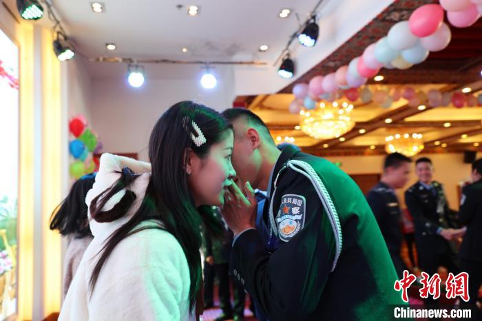 西藏阿里邊境管理支隊組織聯誼活動助戍邊民警覓幸福