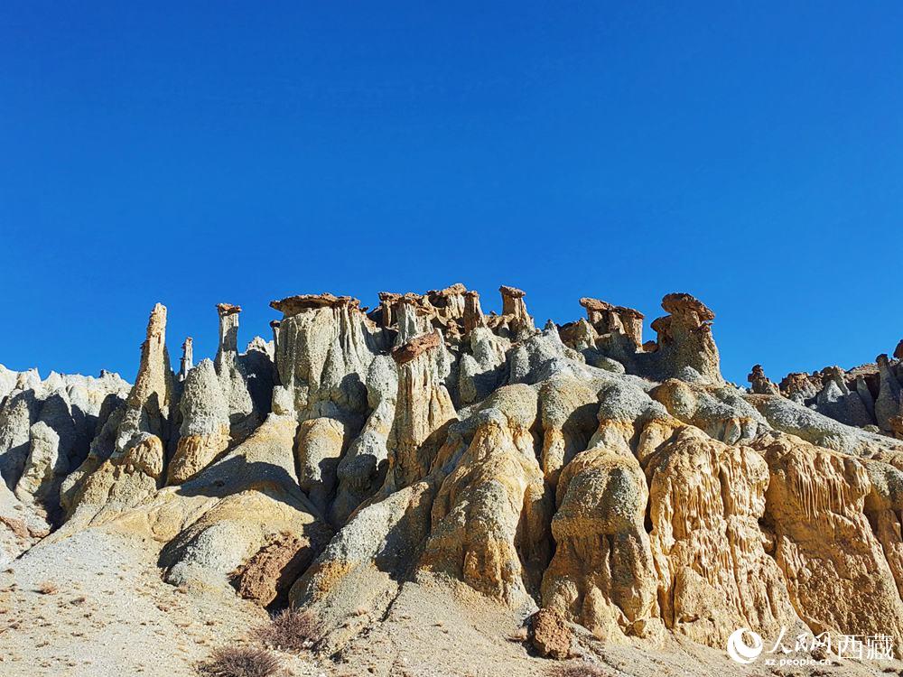 形態各異的土林。人民網 李海霞攝
