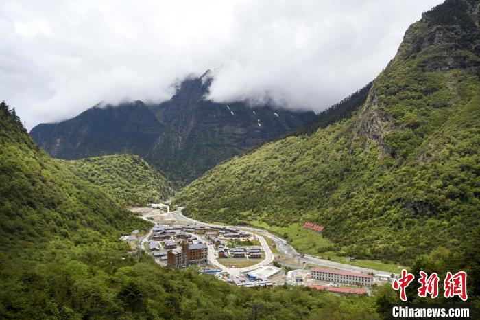 位于山間的玉麥鄉。