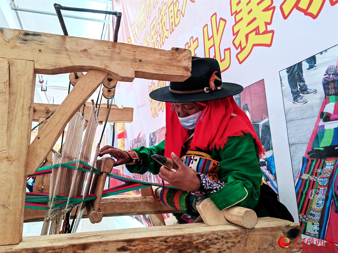 紡織手藝展示。人民網 李海霞攝