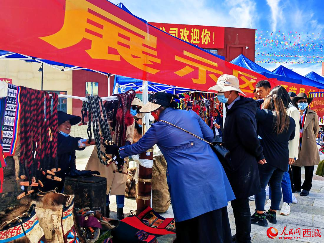 技能大賽現場引來不少客戶。人民網 李海霞攝