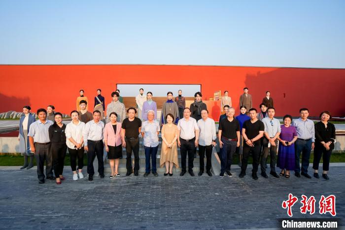 近40套藏式針織系列時裝亮相2022北京時裝周。　北京時裝周供圖