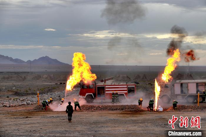 圖為野戰管線搶修。　 鄒寧寧 攝
