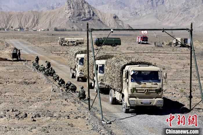 圖為野戰管線鋪設。　程子斌 攝