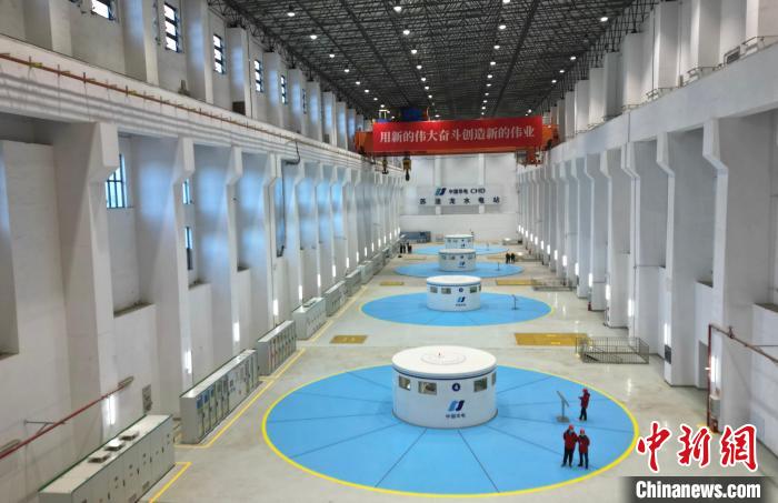 圖為水電站內(nèi)部。　王磊　攝