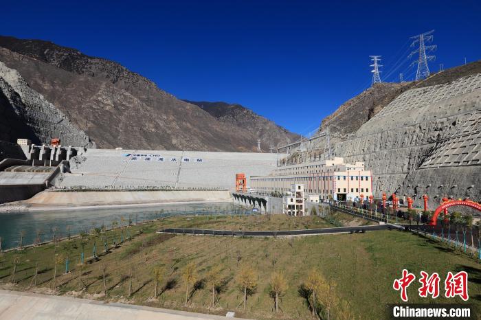 圖為金沙江上游蘇洼龍水電站。　王磊 攝