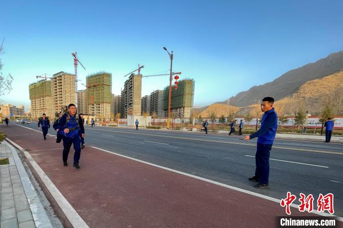 負重5公里體能訓練。　西藏森林消防總隊特勤大隊 供圖