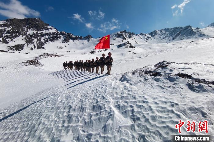 巡邊途中。　旦增晉美 攝