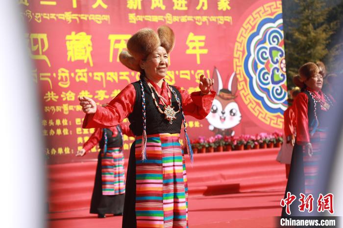 圖為藏歷新年活動現場?！埩?攝