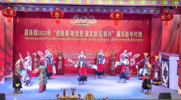 西藏山南：百名游客在扎西曲登社區沉浸式體驗藏歷新年大年三十——“囊嘎”