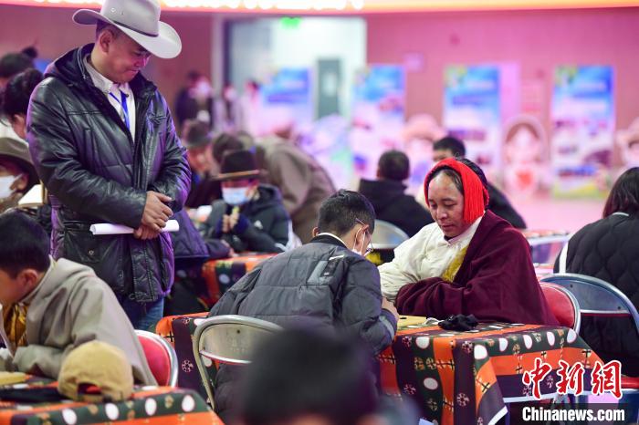 圖為比賽現(xiàn)場?！∝暩聛硭?攝