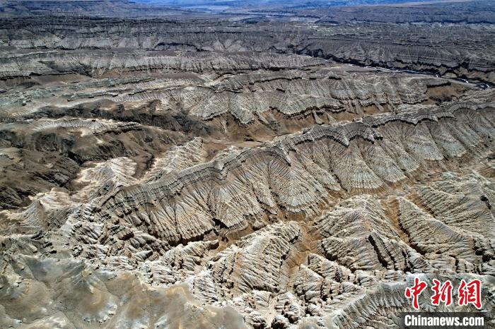 4月5日，西藏阿里札達(dá)土林。(無(wú)人機(jī)照片) 李林 攝
