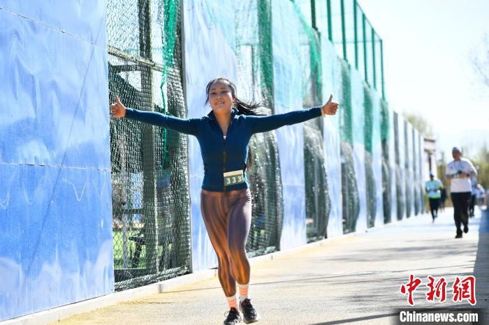 圖為5公里歡樂跑現場?！∝暩聛硭?攝