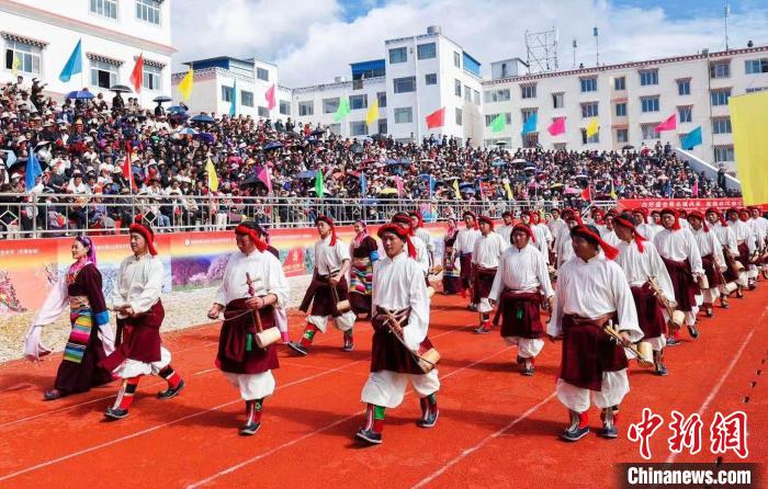 圖為西藏昌都市第九屆三江茶馬文化藝術節(芒康會場)開幕式現場?！〔际忻⒖悼h委宣傳部供圖