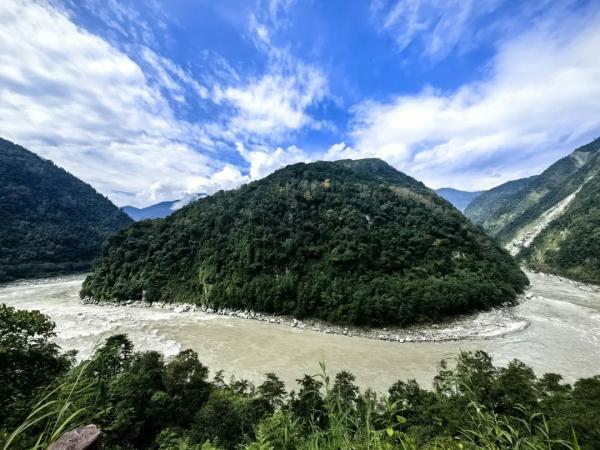 幾代建設(shè)者，歷經(jīng)半個(gè)多世紀(jì)完成！這是一條怎樣的公路？