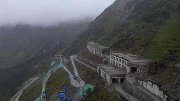 幾代建設(shè)者，歷經(jīng)半個(gè)多世紀(jì)完成！這是一條怎樣的公路？