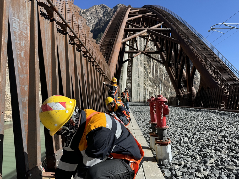 螺栓檢查。馬生明攝