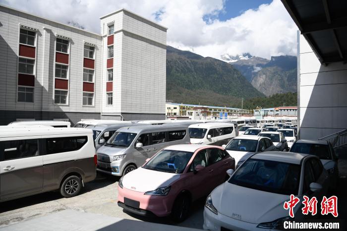 西藏自治區吉隆口岸：新能源汽車出口大幅增長